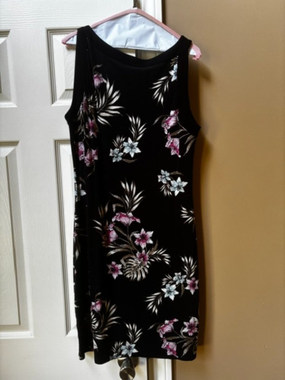 White House Black Market Dress, size Large